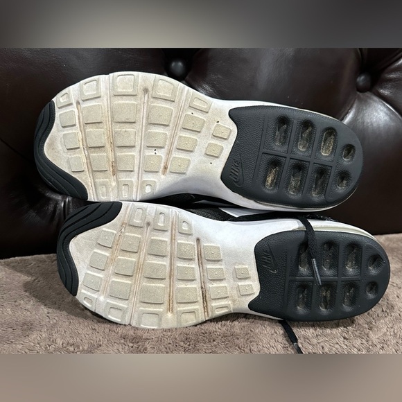 Nike Black and white Sneakers main image 10